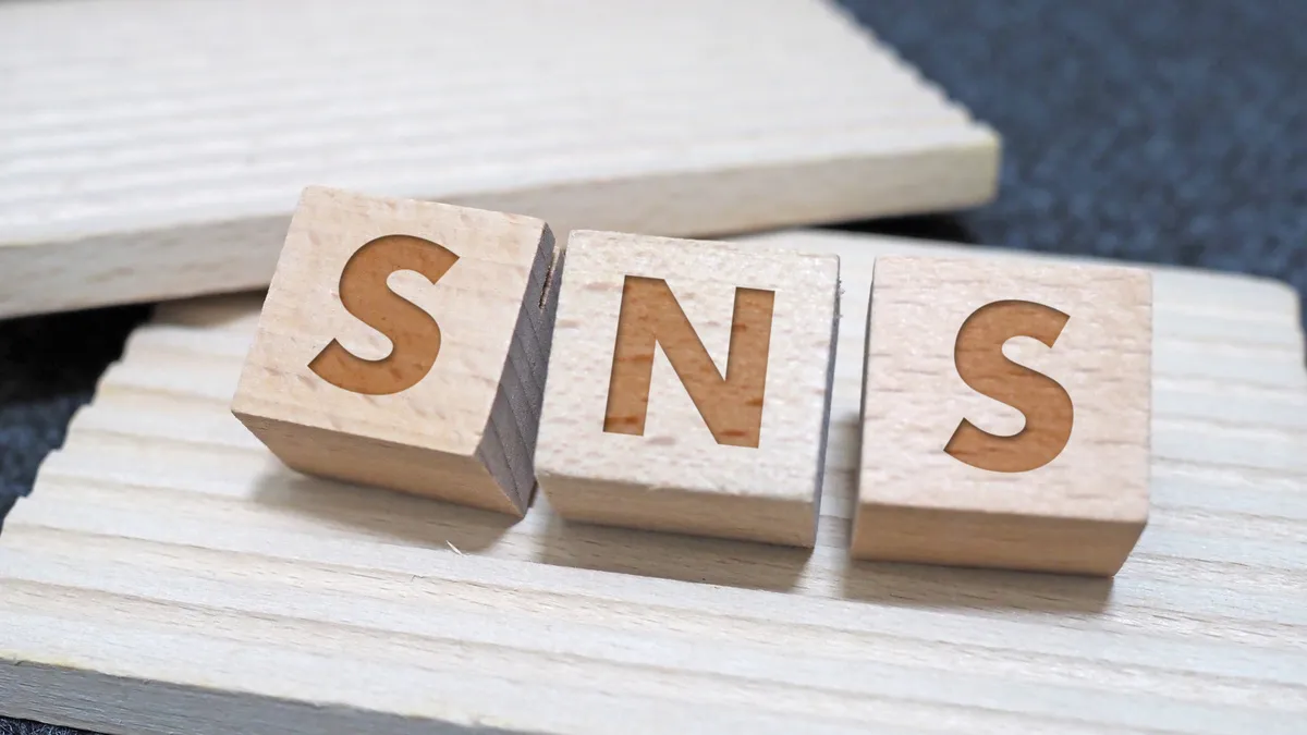 SNSとSEOの関係を初心者向けに解説するアイキャッチ画像